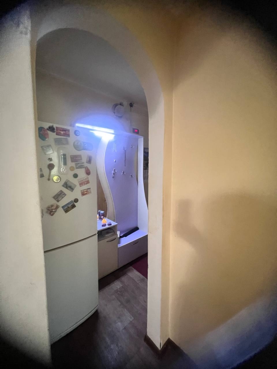 Продам трёхкомнатную квартиру, кв. Молодёжный, 3/5 эт. панельного дома, общая площадь 60 кв. м, окна м/п,балкон остеклен , сплит система, бойлер, с/у совмещён, трубы и проводка новые, квартира утеплена внутри, вода без перебоев. Состояние жилое заходи и живи, мебель и техника остается, хорошее место расположе...