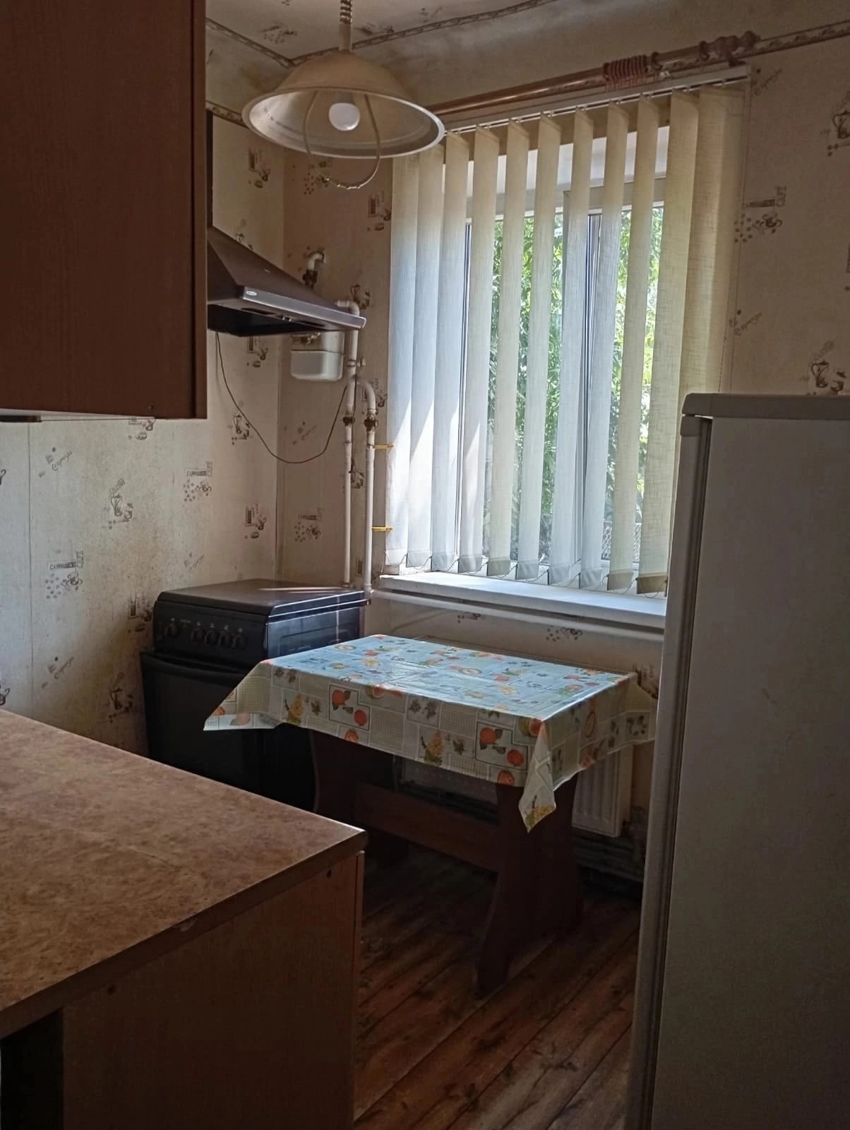 !!! !!!! Продам 2-х комнатную квартиру в г Красный Луч по адресу ул Парижской коммуны 18 ,площадь 43.4кв.м. Квартира сухая, тёплая. В ванной под полом проведенно отопление. Вода постоянно своя скважина ,горячая вода, своё газовое отопление ( двухконтурнный котёл), металлическая входная дверь, пластиковые окна...