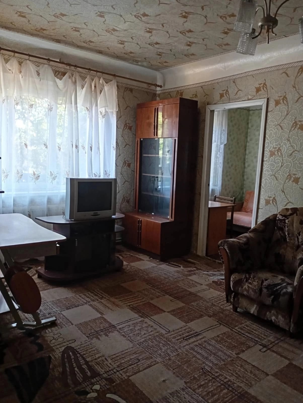 !!! !!!! Продам 2-х комнатную квартиру в г Красный Луч по адресу ул Парижской коммуны 18 ,площадь 43.4кв.м. Квартира сухая, тёплая. В ванной под полом проведенно отопление. Вода постоянно своя скважина ,горячая вода, своё газовое отопление ( двухконтурнный котёл),металлическая входная дверь, пластиковые окна,...